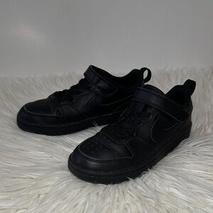 Nike All-Black court sneakers • velcro